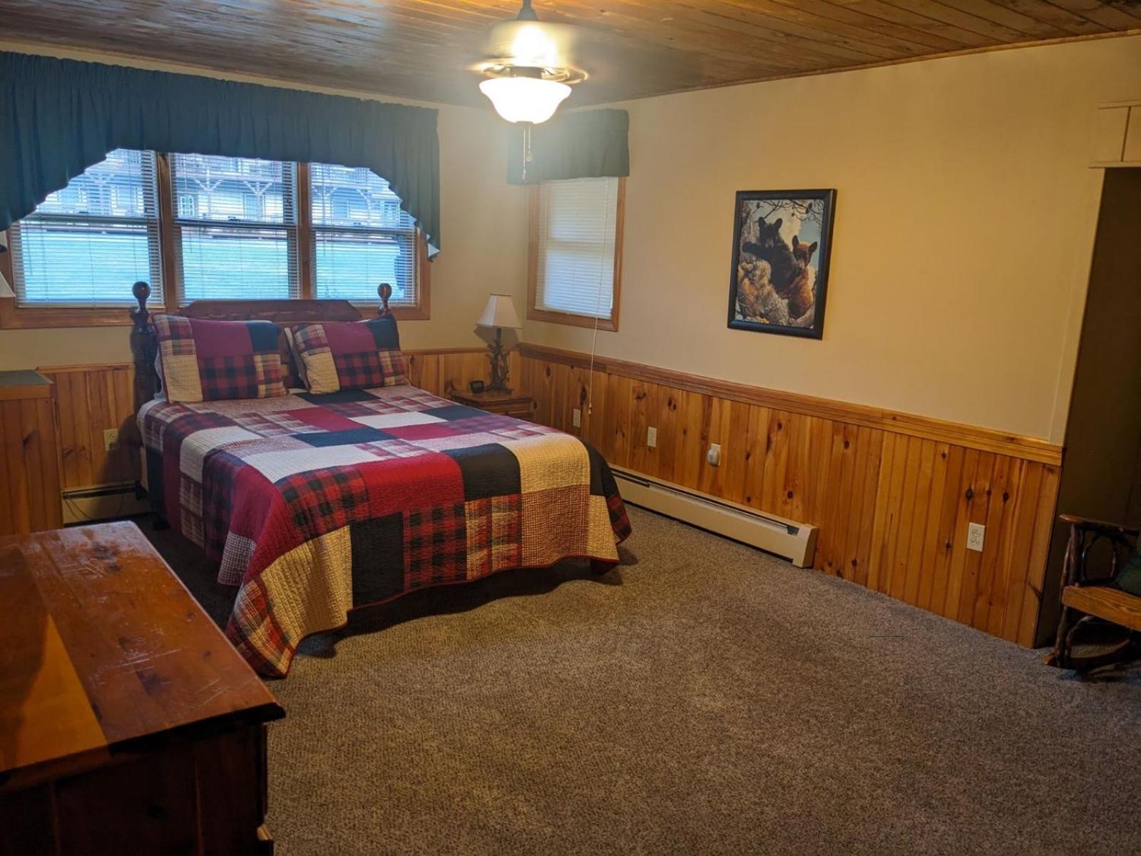 Hotel Rough Cut Gaines